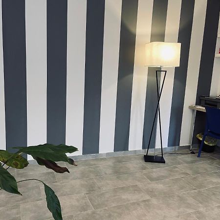 B&B Antichi Cortili แตร์มินิ อิเมเรเซ ภายนอก รูปภาพ