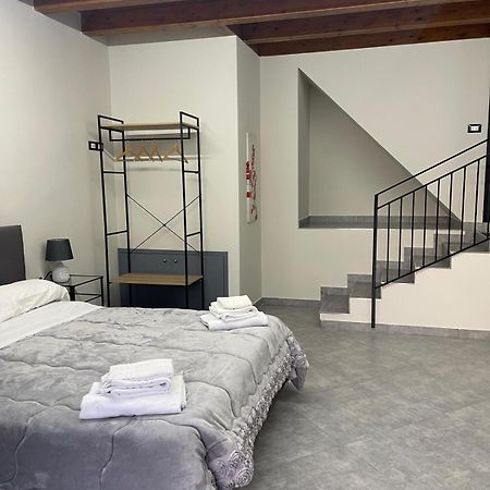 B&B Antichi Cortili แตร์มินิ อิเมเรเซ ภายนอก รูปภาพ