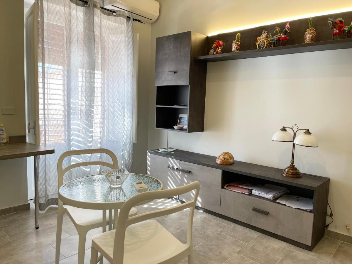 B&B Antichi Cortili แตร์มินิ อิเมเรเซ ภายนอก รูปภาพ