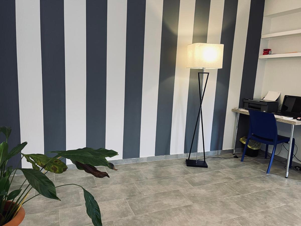 B&B Antichi Cortili แตร์มินิ อิเมเรเซ ภายนอก รูปภาพ