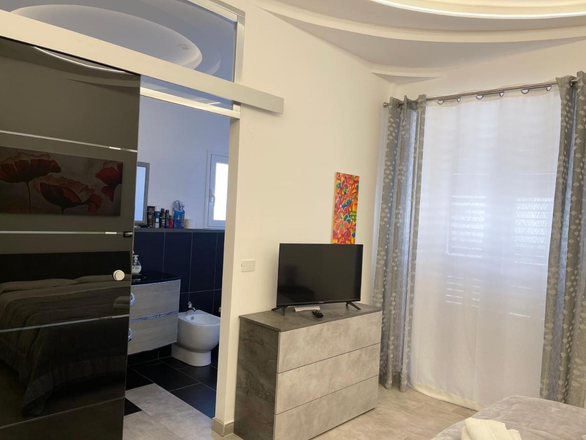 B&B Antichi Cortili แตร์มินิ อิเมเรเซ ภายนอก รูปภาพ