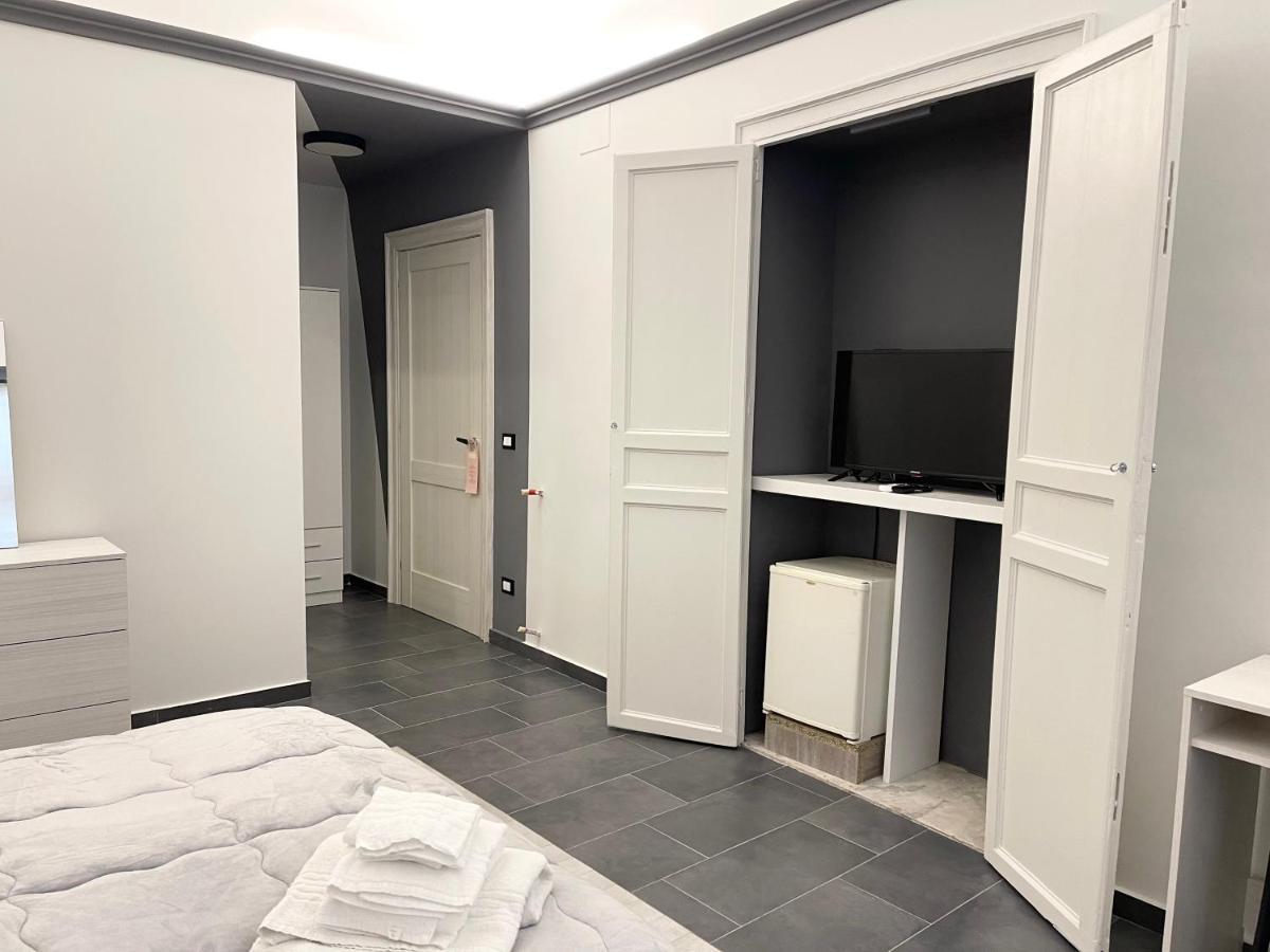B&B Antichi Cortili แตร์มินิ อิเมเรเซ ภายนอก รูปภาพ