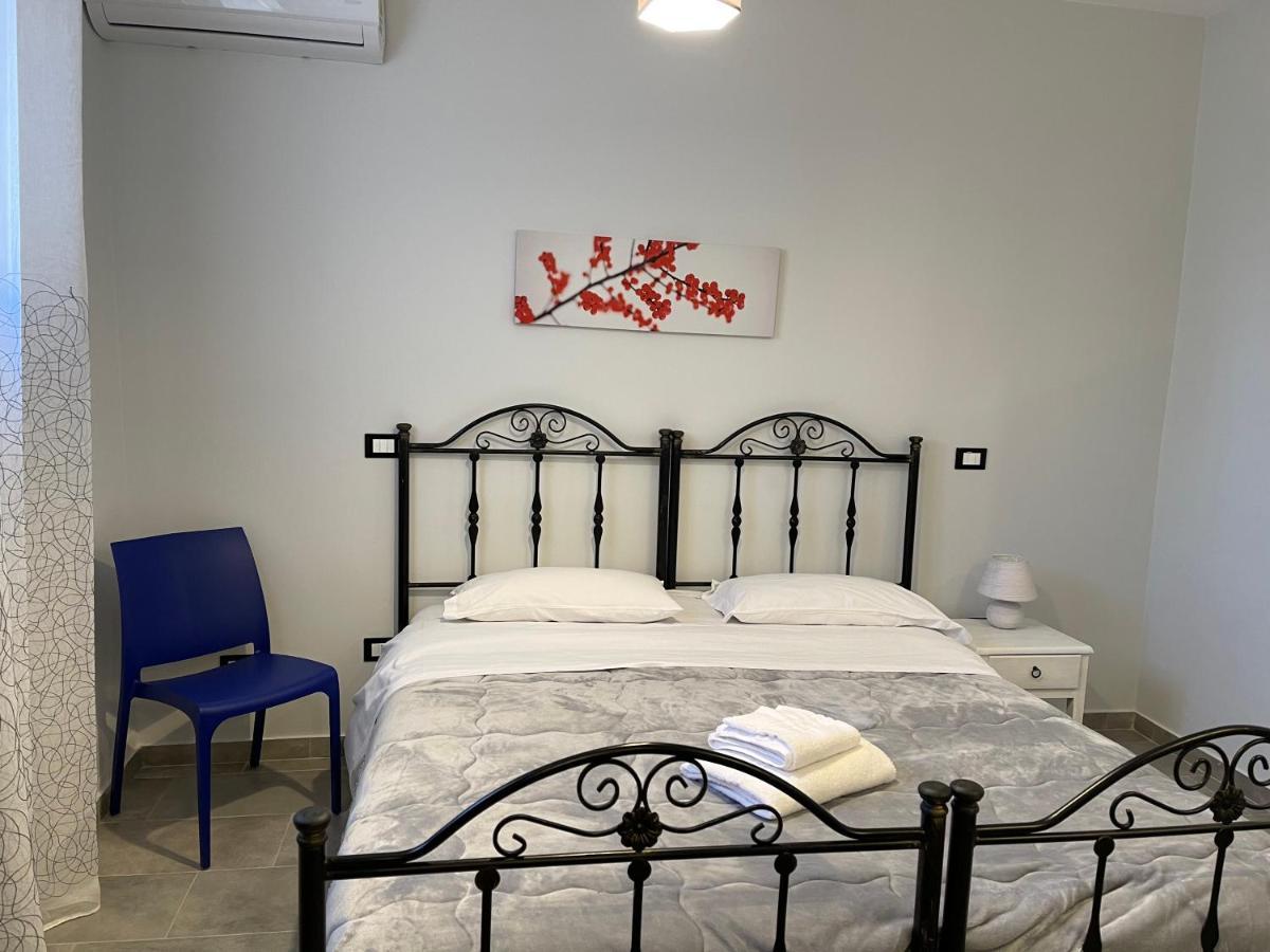 B&B Antichi Cortili แตร์มินิ อิเมเรเซ ภายนอก รูปภาพ