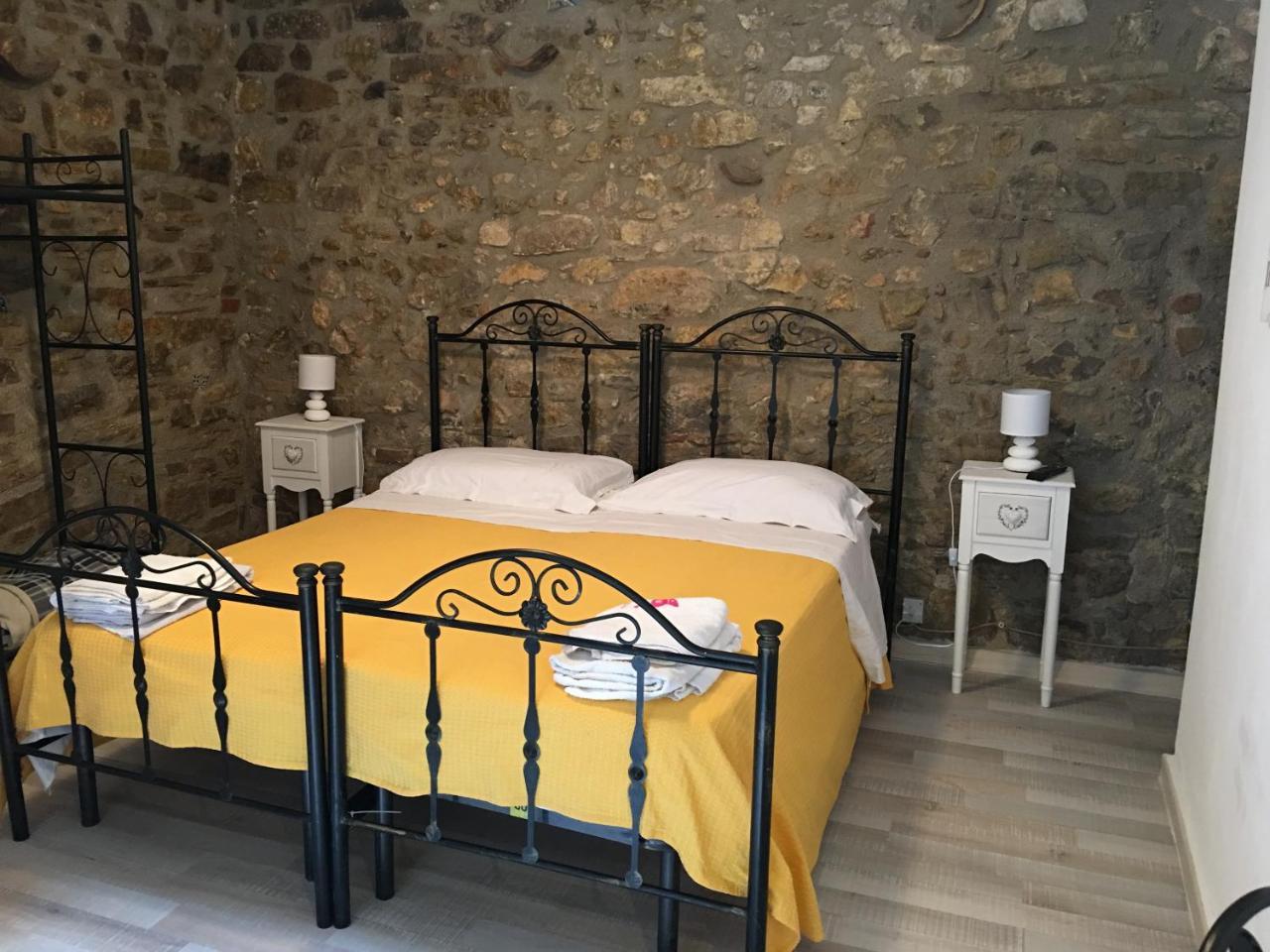 B&B Antichi Cortili แตร์มินิ อิเมเรเซ ภายนอก รูปภาพ